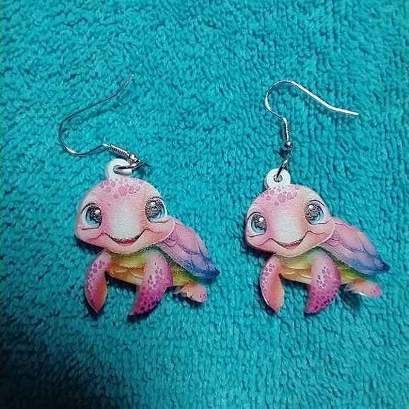 Cute multicolor colorful smiling turtle wire dangle earrings blue pink green - Picture 3 of 3